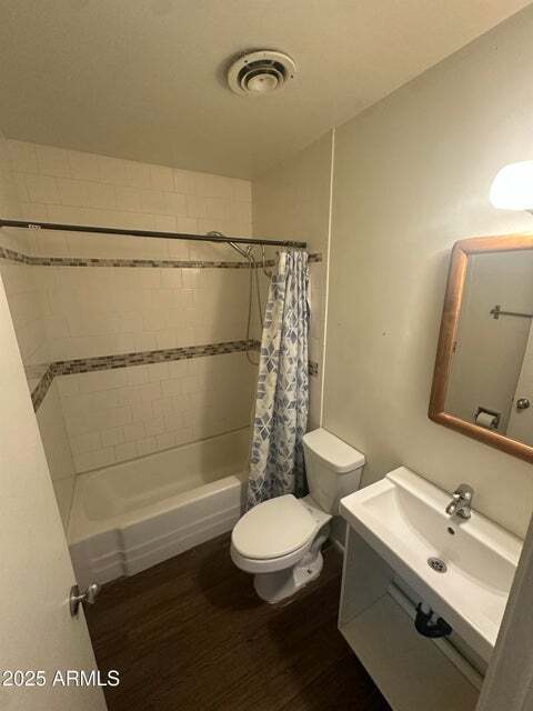 Building Photo - 828 W 2nd St