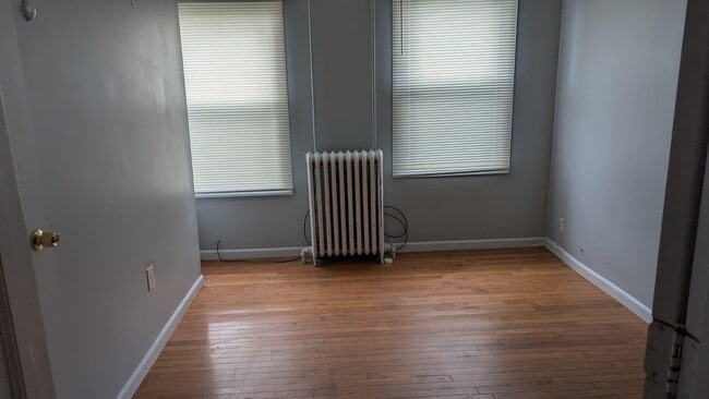 Building Photo - 370 Dyckman St