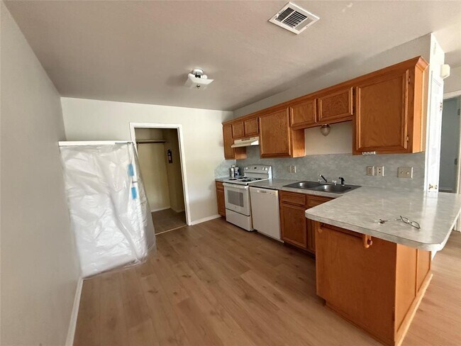 Building Photo - 2907 Whisper Oaks Ln