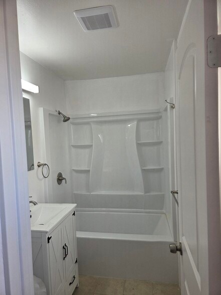 Building Photo - 4008 Rockwood St