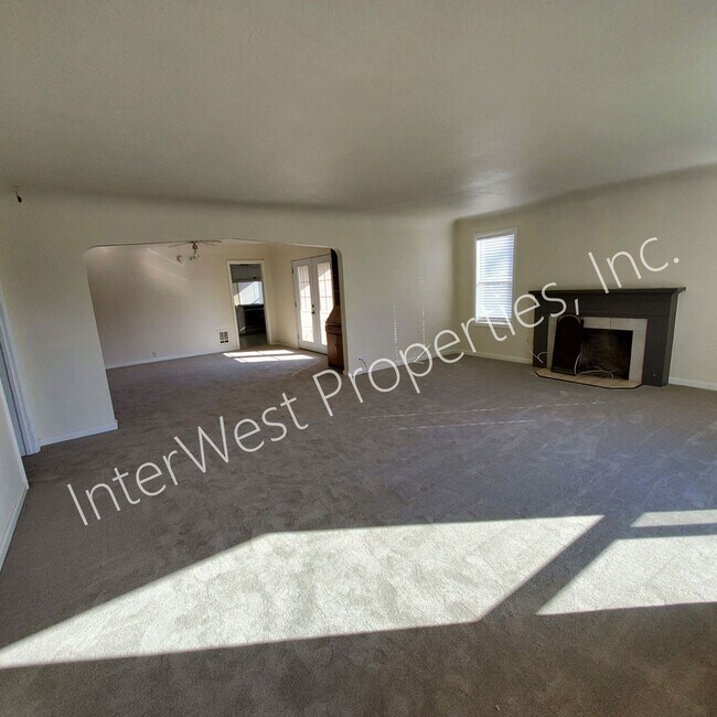 Building Photo - 3+bd 1.5 ba Single Level West Salem Home w...