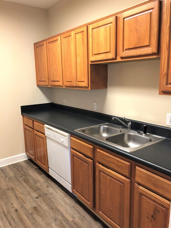 Building Photo - 2210 State St