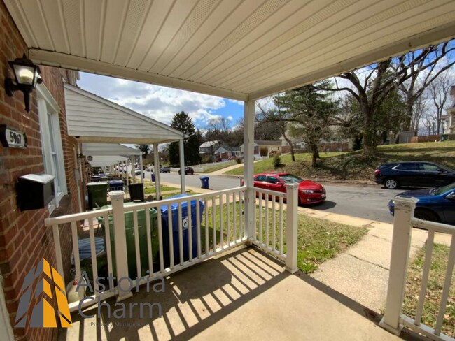 Building Photo - 3 Bedroom Home with Den and Fenced Yard in Quiet Neighborhood