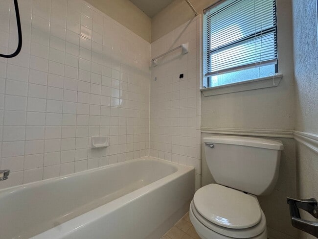Building Photo - 208 W Blancas Dr