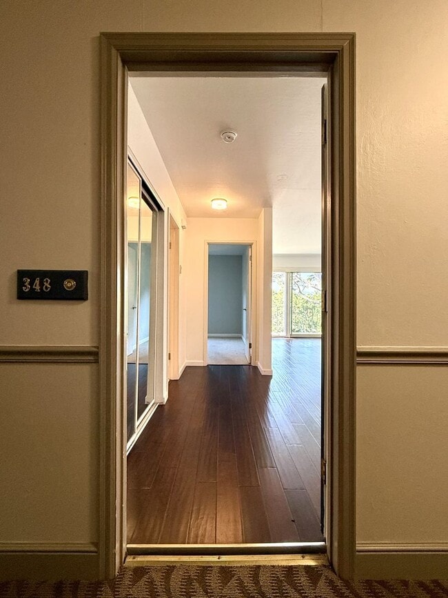 Building Photo - Top Floor Corner Unit Condo With Amazing V...