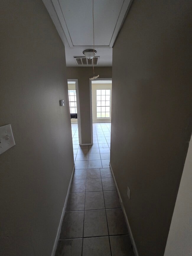 Building Photo - El Scott