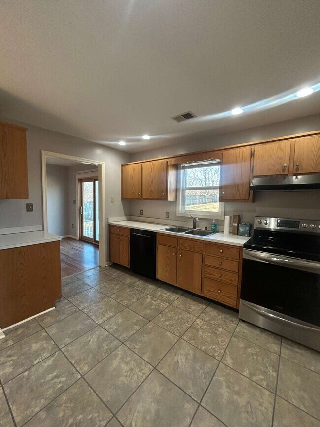 Building Photo - 3-Bed, 2-Bath Retreat in Strasburg - 1232 Sq Ft of Comfort!