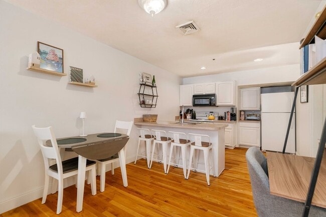 Building Photo - 188 North St