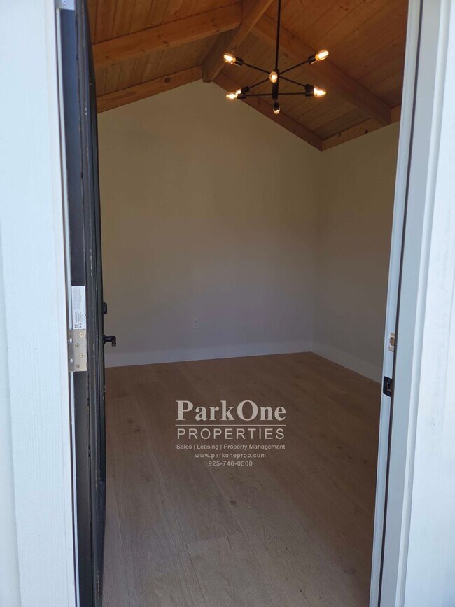 Building Photo - Amazing one of a kind home in the Heart of Walnut Creek