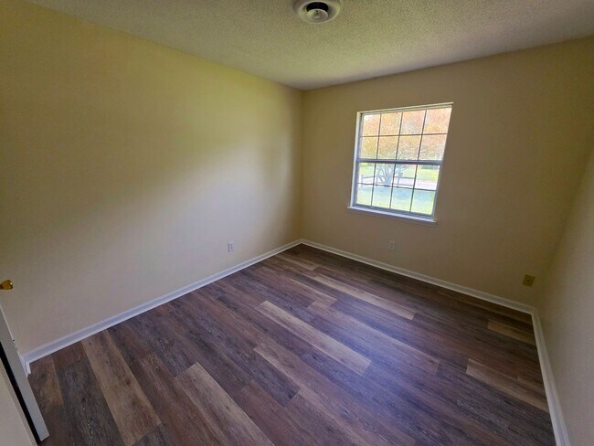 Building Photo - Nicely updated 3 bedroom, 2 bath home with 1-car garage