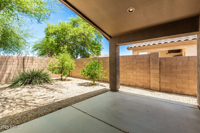 Building Photo - 30445 N Sunray Dr