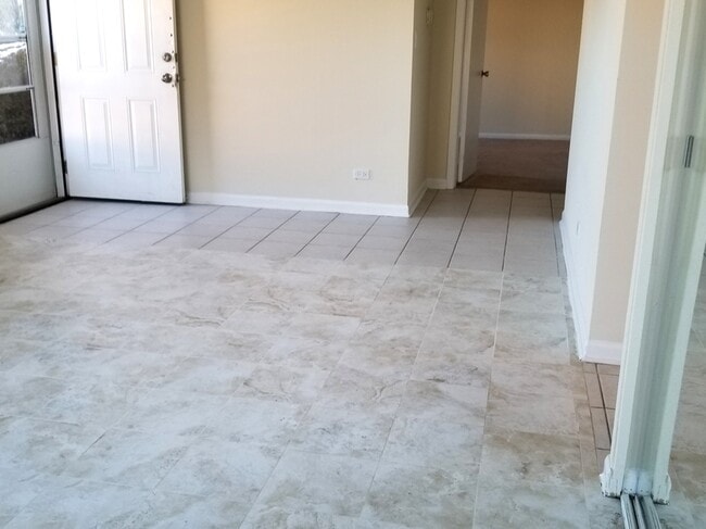 Building Photo - 1751 Queensbury Cir