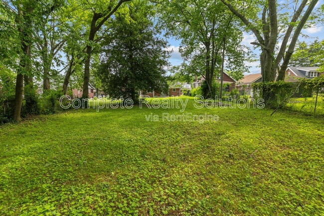 Building Photo - 6127 Lucille Ave