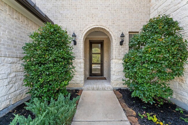 Building Photo - 15026 La Strada Dr