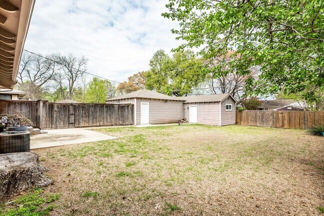 Building Photo - 570 Bondstone Dr