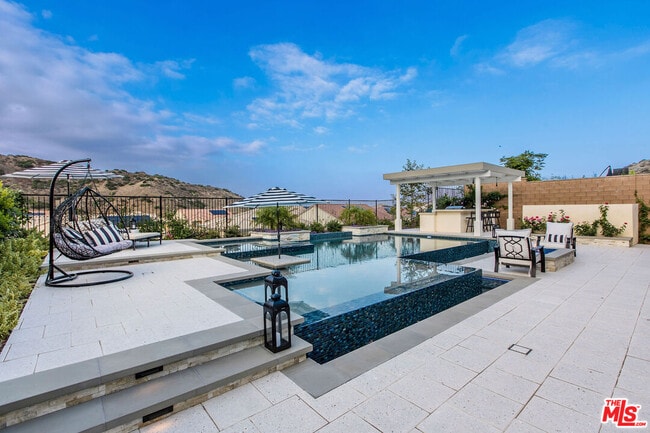 Building Photo - 24407 Clear Creek Pl