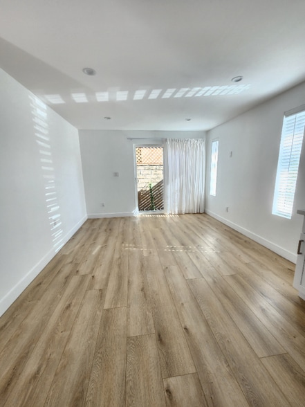 Building Photo - 2407 Abbot Kinney Blvd