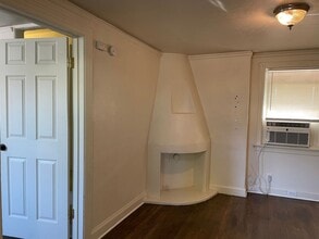 Building Photo - Charming Upstairs Apartment