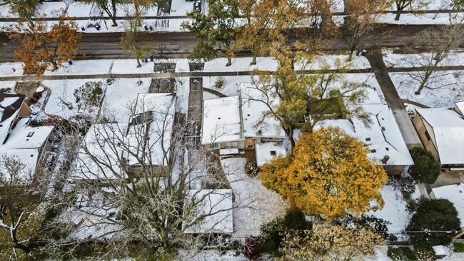 Building Photo - 400 Locust Rd