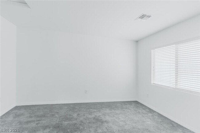 Building Photo - 638 Great River Ave