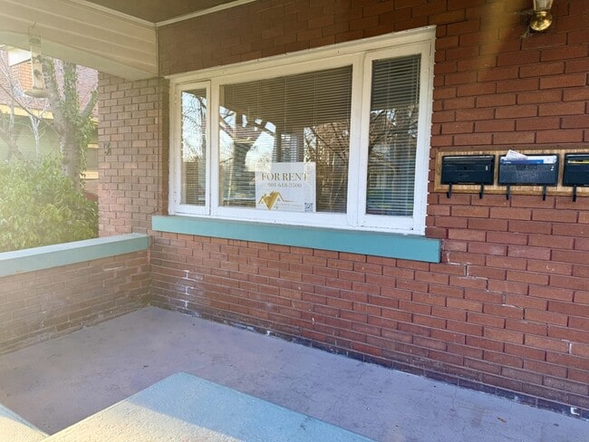 Building Photo - 925 Wilson Ave S