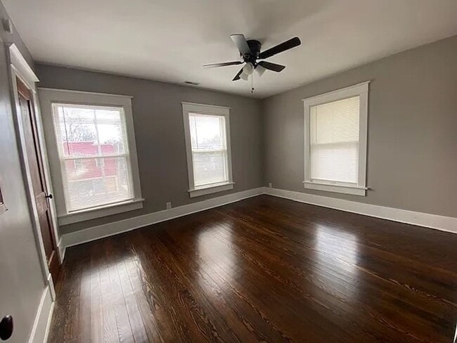 Building Photo - Big 2BR with appliances, nicely updated! Great for students or professor.