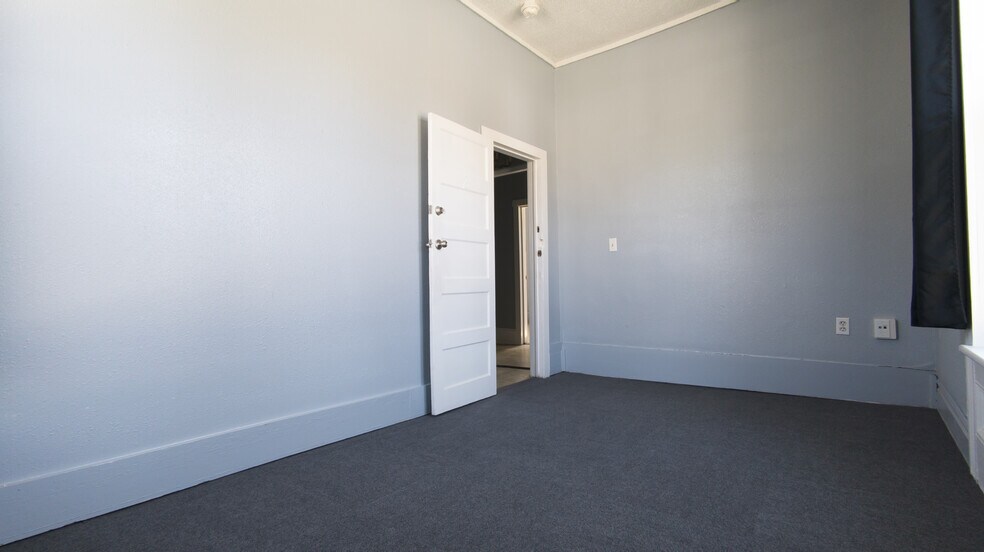 Building Photo - 617 Holcomb St