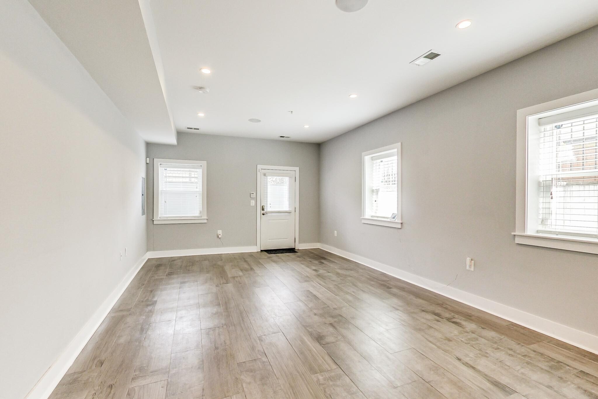 Building Photo - 1227 Morse St NE