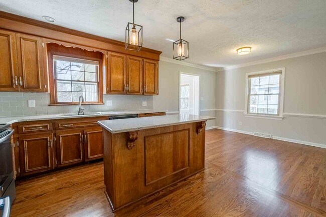 Building Photo - 123 Temple Cir