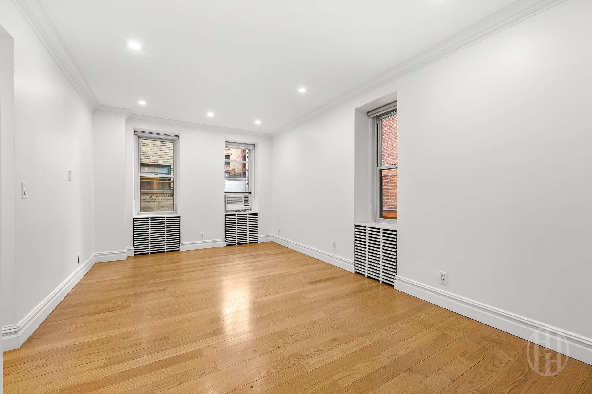 Building Photo - 26 E 63rd St