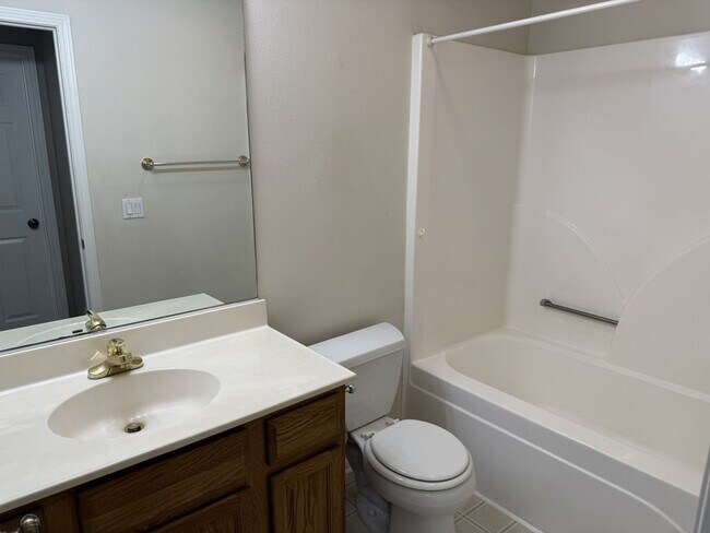 Building Photo - 2717 Bristol Dr