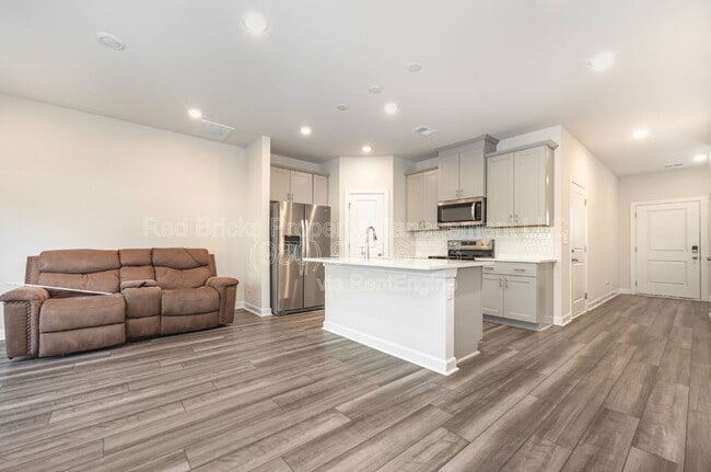 Building Photo - 490 Tayberry Ln