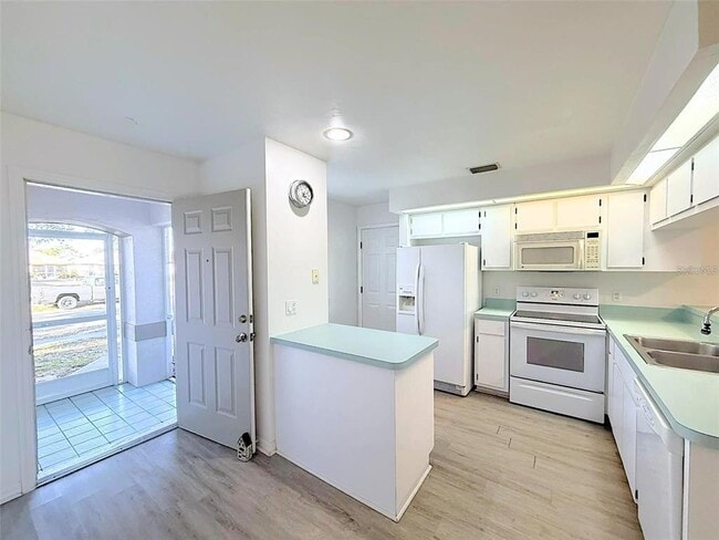 Building Photo - 504 Rose Apple Cir