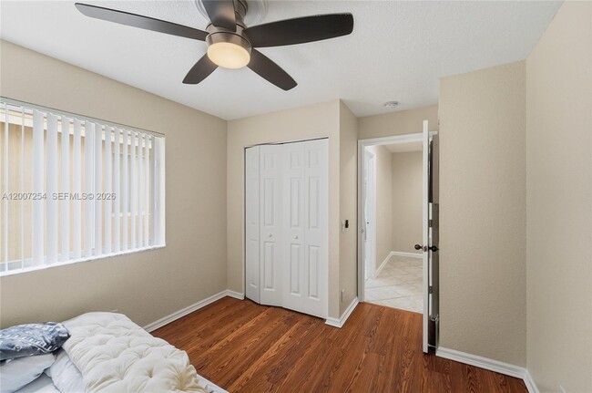 Building Photo - 1004 Golden Cane Dr