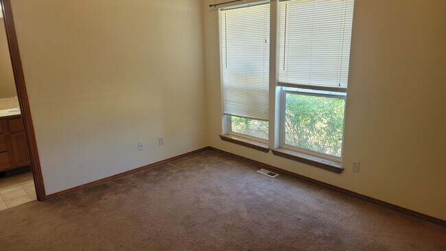 Building Photo - Great 3-bedroom Home In The Valley On Cul-...