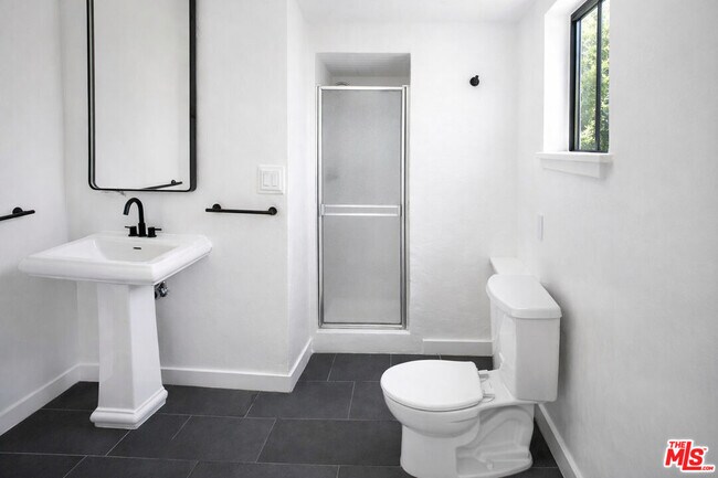 Building Photo - 835 N Ogden Dr