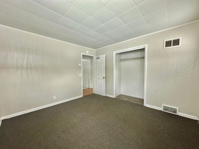 Building Photo - 833 Westmoreland Ave