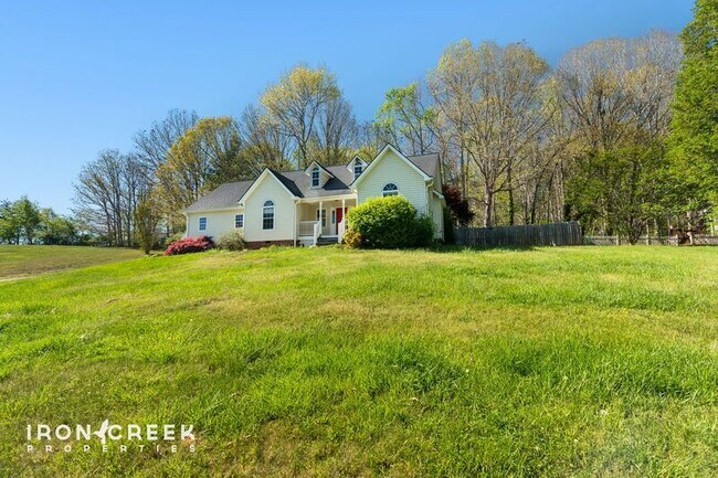 Building Photo - 49 Azalea Dr