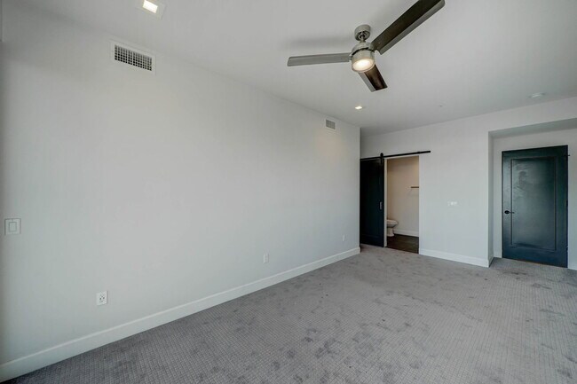 Building Photo - 504 E Roosevelt St