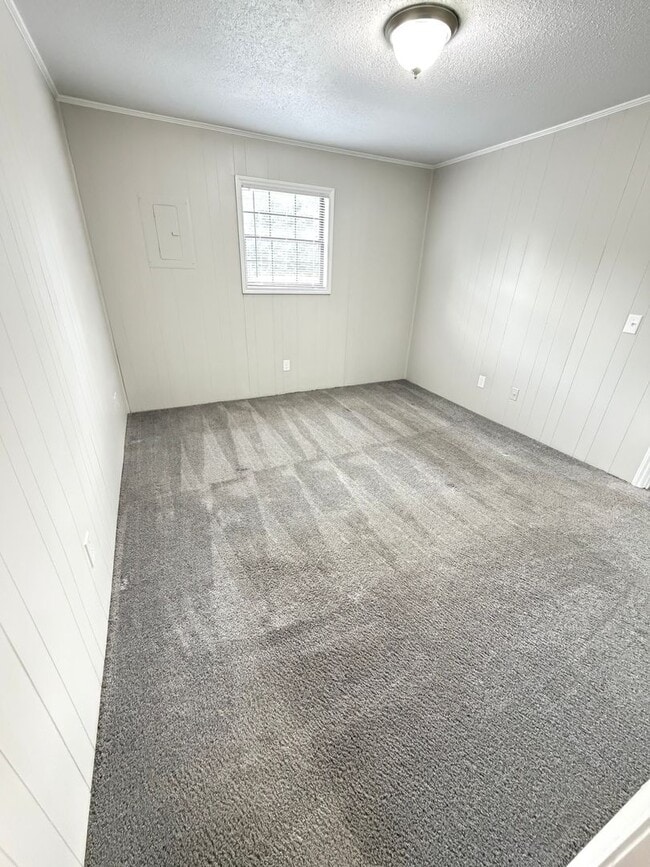 Building Photo - 3 Bedroom