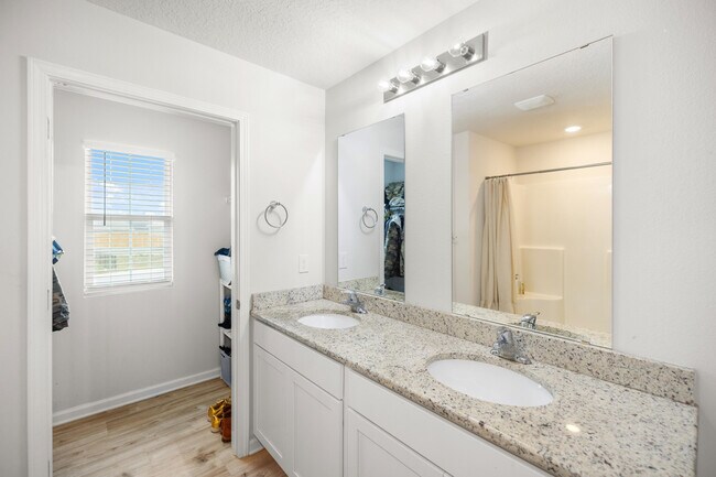 Building Photo - 1105 Valor Walk