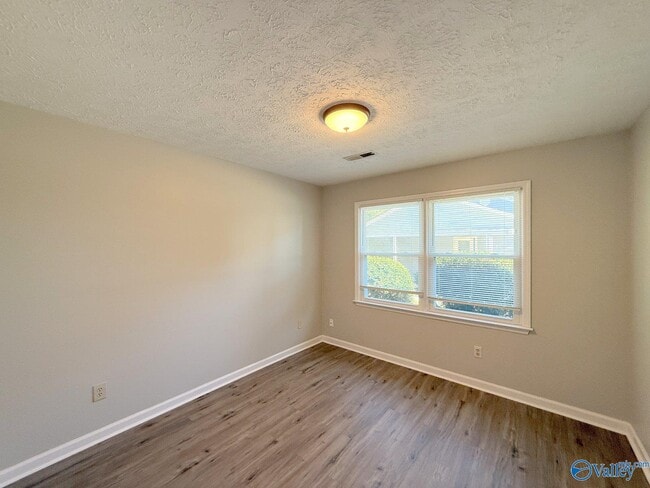 Building Photo - 160 Lewis Ln