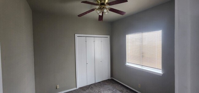 Building Photo - 1217 Armadillo Rd