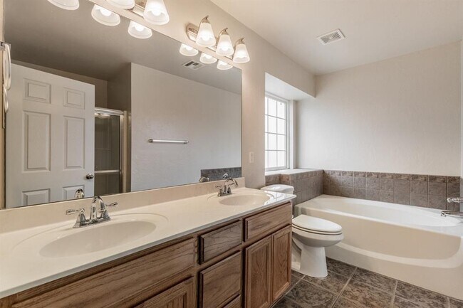 Building Photo - 15937 Katie Ridge Dr