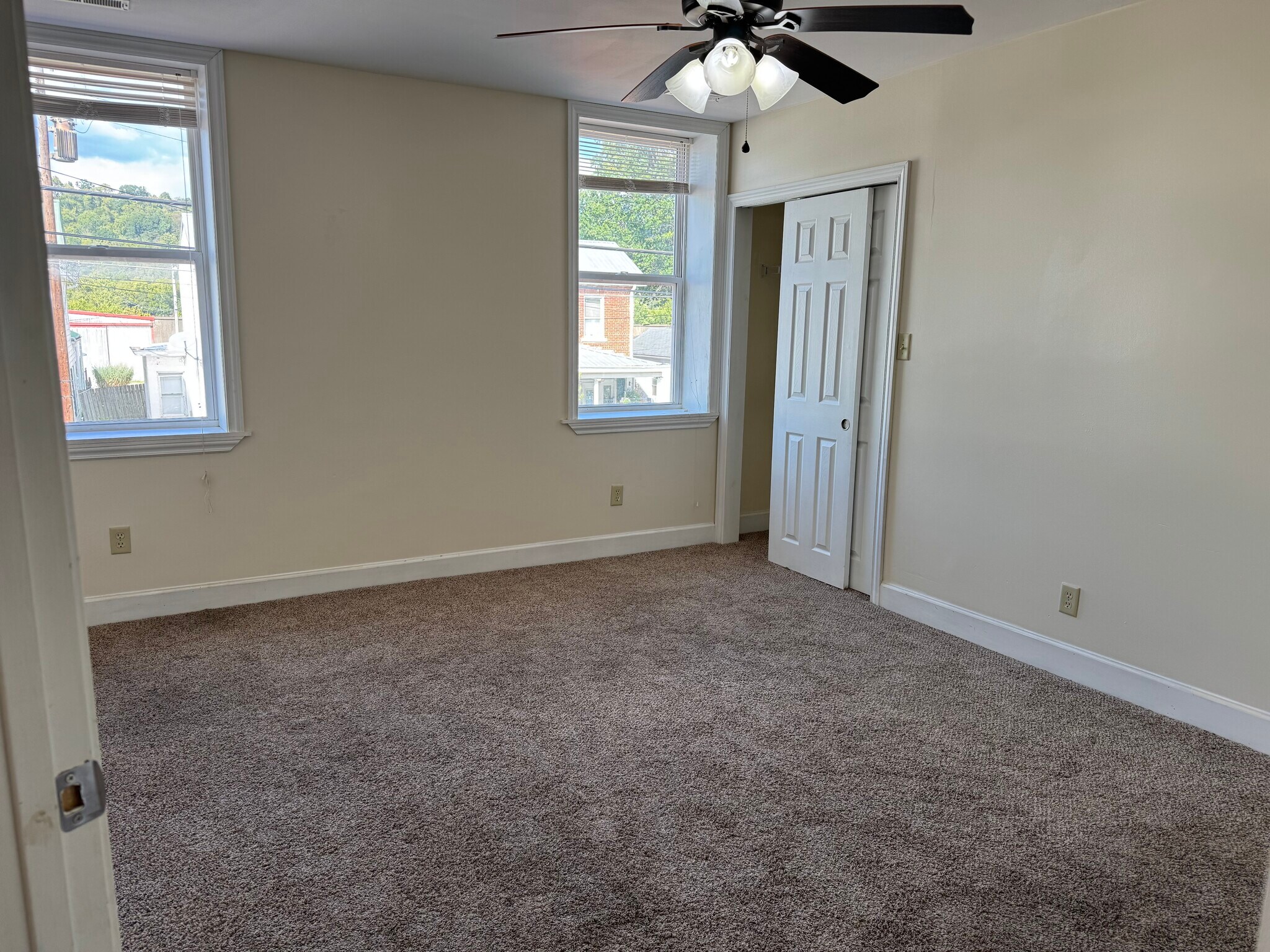Front bedroom - 414 E 2nd St