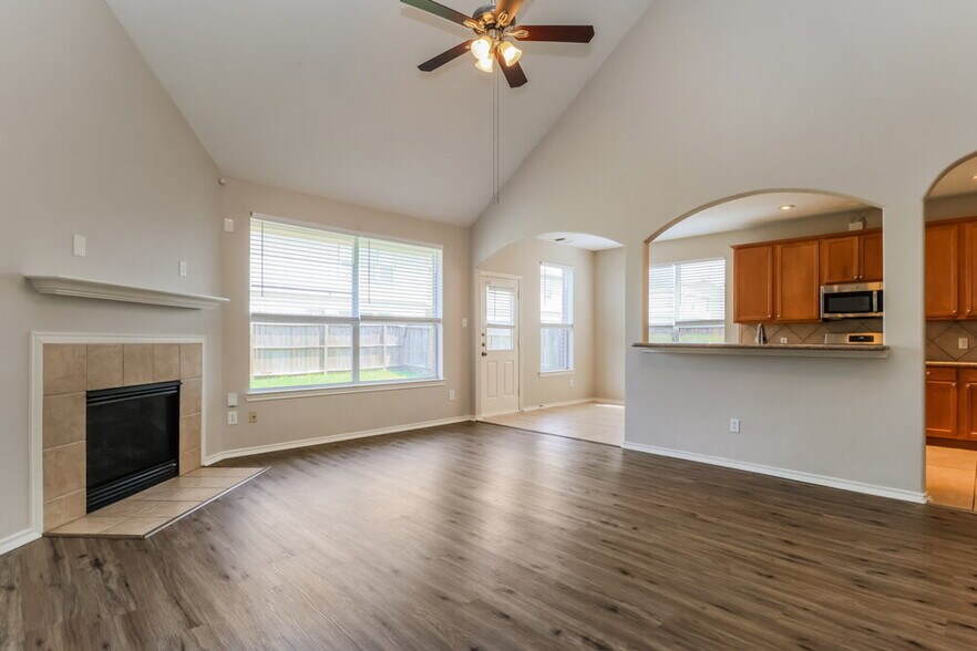 Building Photo - 4939 Forest Hurst Dr