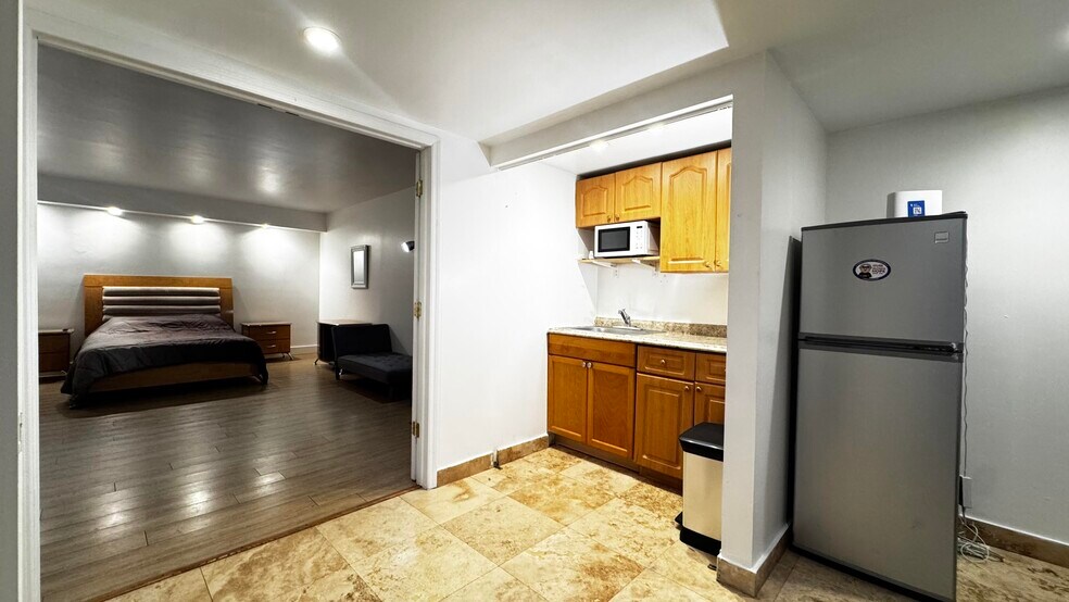 Building Photo - 999 Brickell Bay Dr