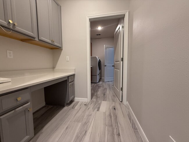 Building Photo - 4753 Ter Blf St