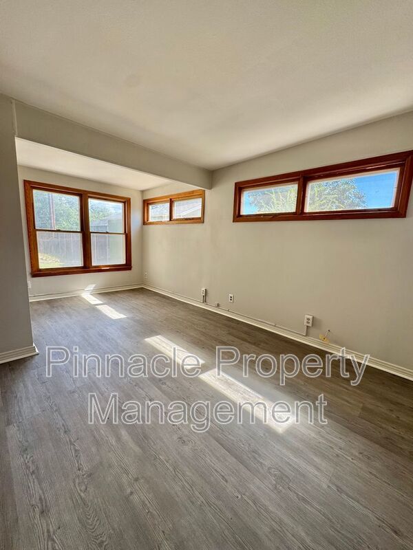 Building Photo - 210 Midget St