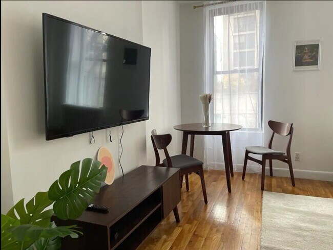 Building Photo - 410 E 60th St